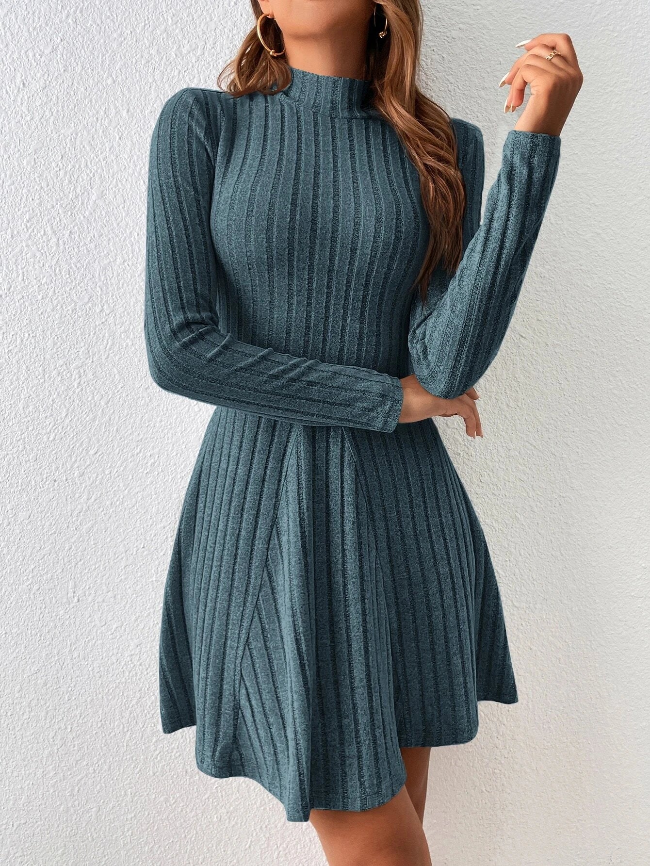 Elegantes Damenkleid mit Stehkragen – A-Linien-Schnitt & lange Ärmel